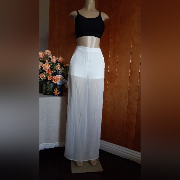 BCBG MAXAZRIA Maxi Skirt Silk with Underneath shorts - Picture 4 of 10